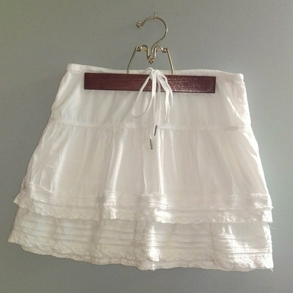 White Lacey Skirt - Abercrombie & Fitch XS